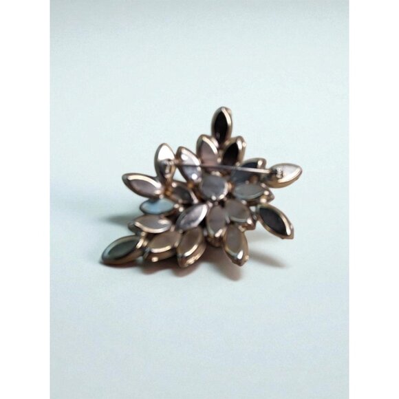 Vintage Aurora Borealis & Green Rhinestone Brooch – Mid-Century Sparkle - Picture 3 of 5